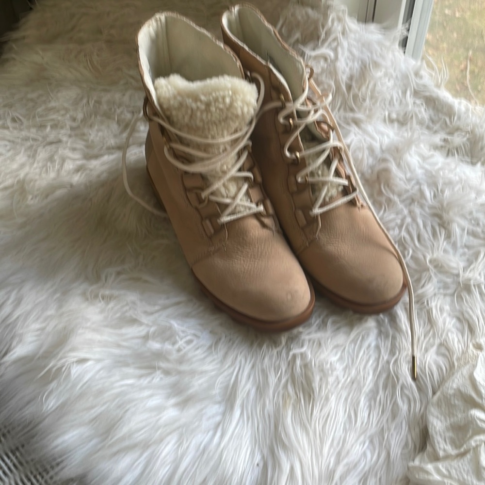 Sorel waterproof boots worn once excellent condition